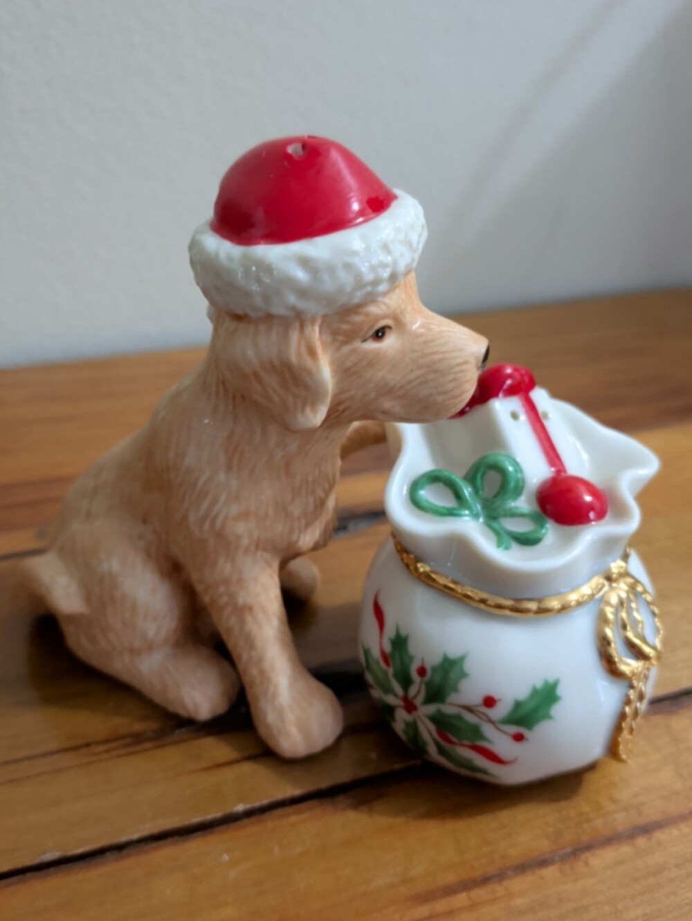 Lenox S/P Shakers Dog w/ Santa Hat & Presents in Toy Sack